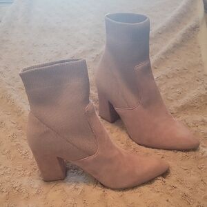 Steve Madden Tan Heeled Boots with Chunky Block Heel. Excellent Condition